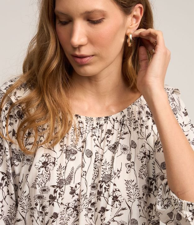 Blusa Hombro a Hombro en Viscolino con Estampa Floral 4