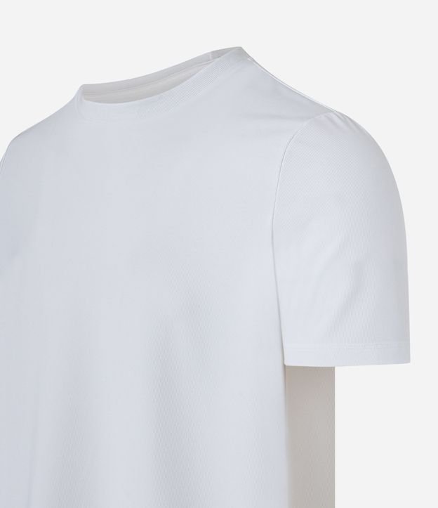 Remera Slim Maquinetada con Cuello Redondo 9