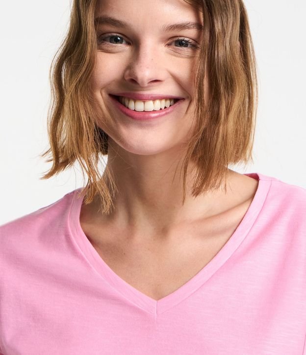 Blusa T-shirt en Flamé con Cuello V 4