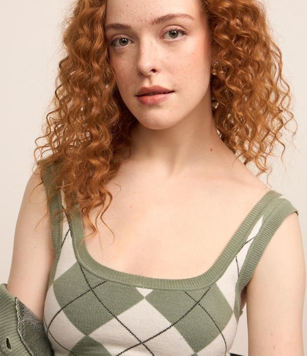 Blusa Sin Manga en Jacquard con Estampa de Cuadros Argyle 3