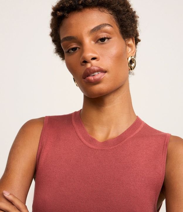 Blusa sin Manga en Punto Canelado con Cuello Redondo 5