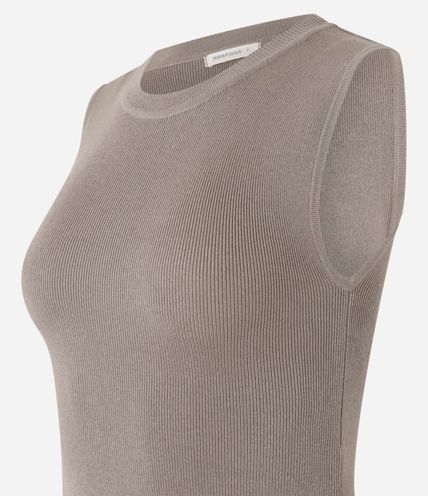 Blusa sin Manga en Punto Canelado con Cuello Redondo 7