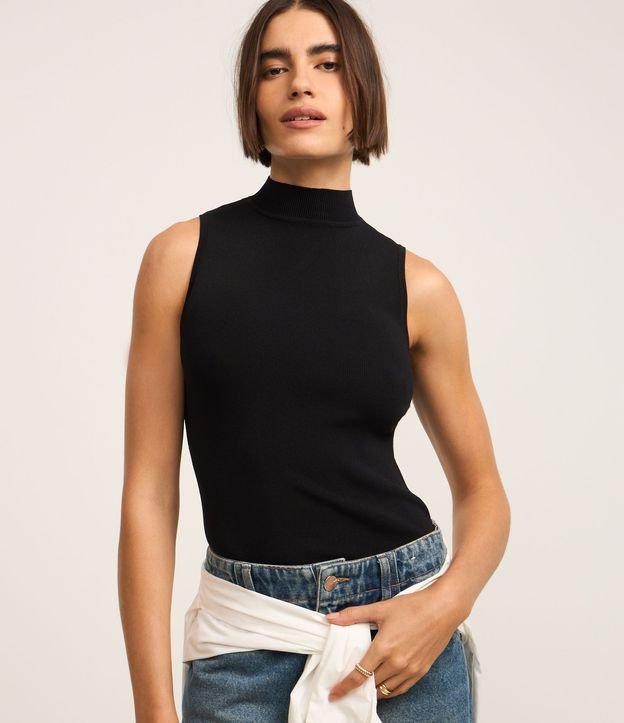 Blusa en Punto Leve con Cuello y Textura Acanalada
