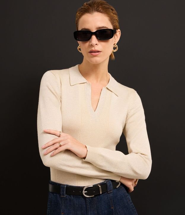 Blusa en Viscosa con Cuello V y Solapa 6