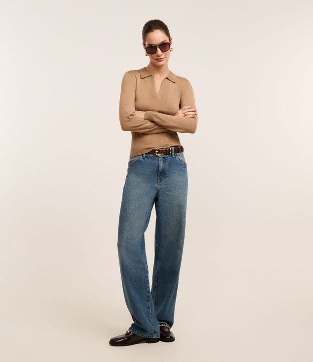 Blusa en Viscosa con Cuello V y Solapa