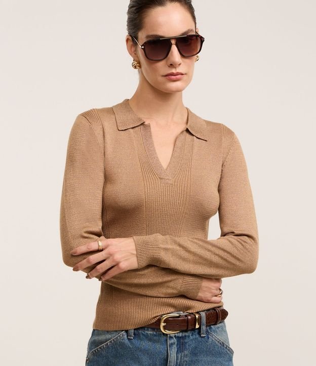 Blusa en Viscosa con Cuello V y Solapa 2