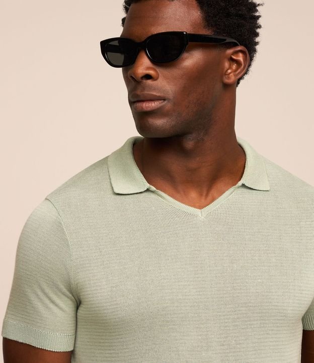 Remera Polo en Punto con Cuello V 4