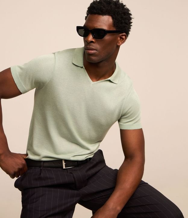 Remera Polo en Punto con Cuello V 5