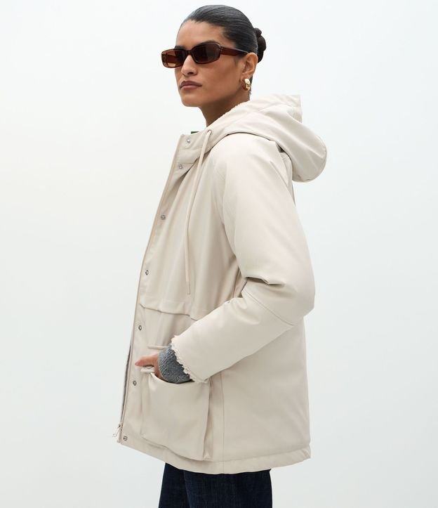 Campera Parka Gomosa en PU con Forro Peluche 4