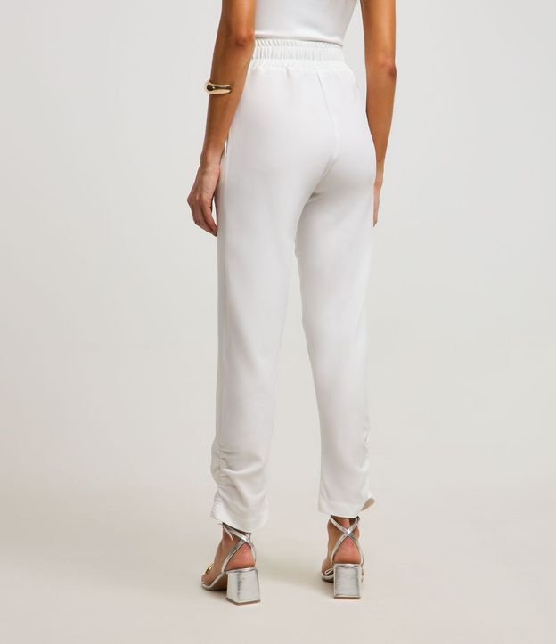 Pantalón Carrot en Crepé con Detalles Fruncidos y Cintura Elástica 4