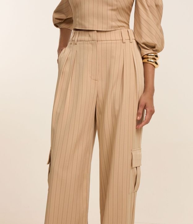 Pantalón Wide Leg Sastrería con Rayas y Bolsillo Cargo 3