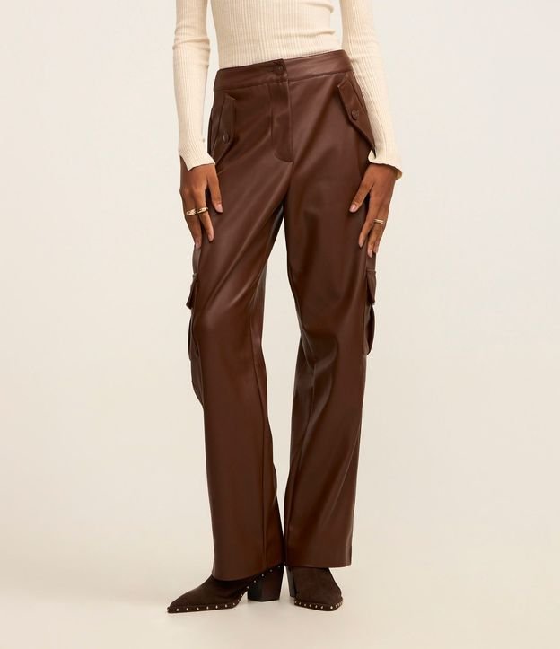 Pantalón Recto en PU con Bolsillos Cargo 3