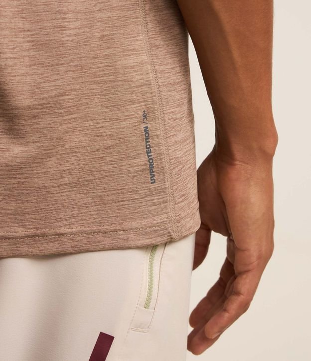 Remera Deportiva con Tecnologia Dry y Detalles Reflectantes 5
