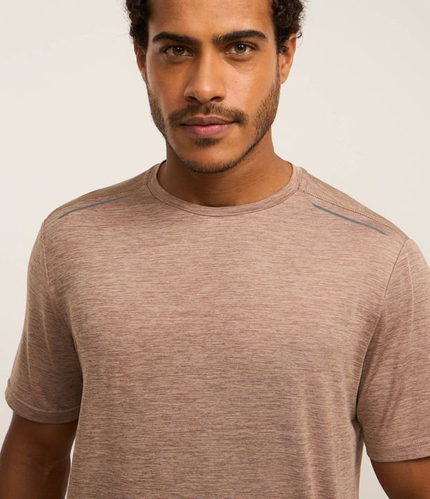 Remera Deportiva con Tecnologia Dry y Detalles Reflectantes 6