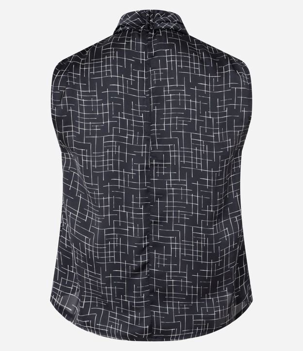 Blusa Satinada con Cuello Alto Drapeado y Estampado Geométrico 8