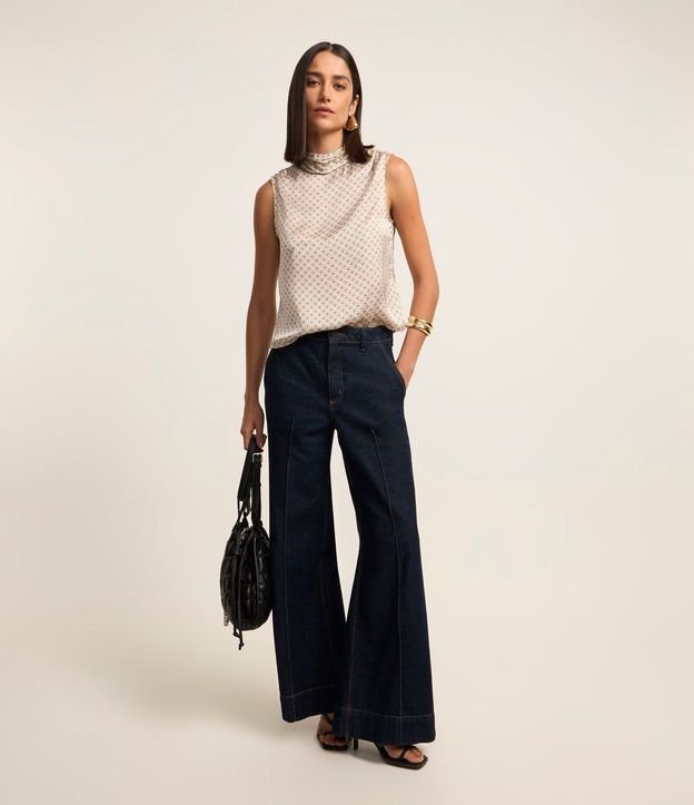 Blusa Satinada con Cuello Drapeado y Estampa Geométrica 2