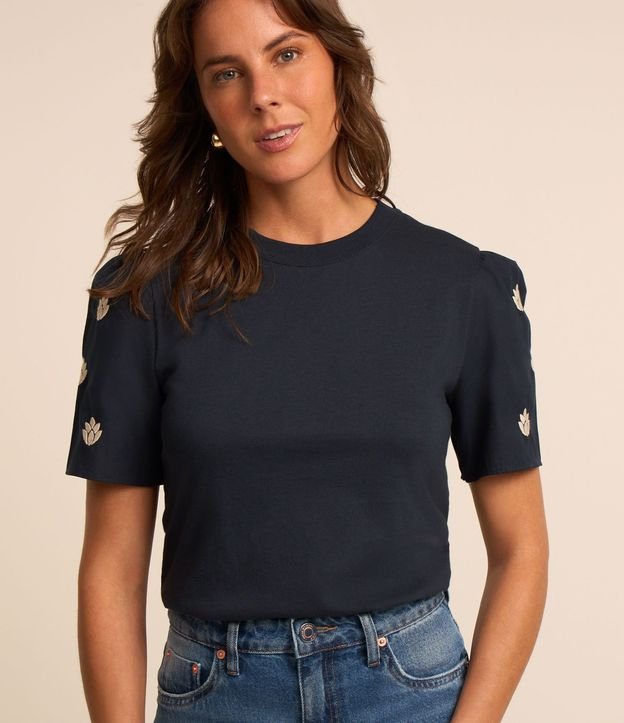 Blusa con Manga Abullonada y Bordado Floral