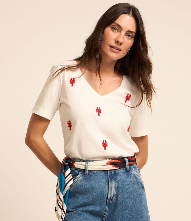 Blusa en Flamé con Cuello V y Bordado de Langostas