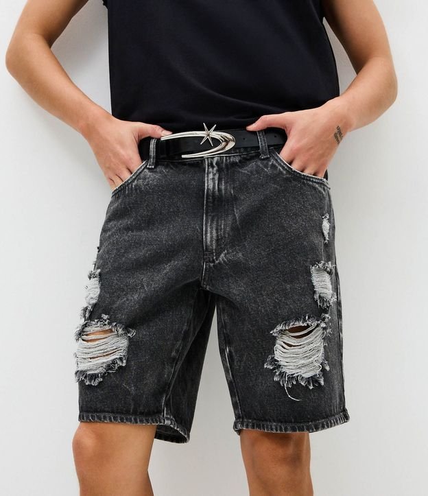 Bermuda Slim en Jeans Denim Destroyed y Bajo a Hilo 3