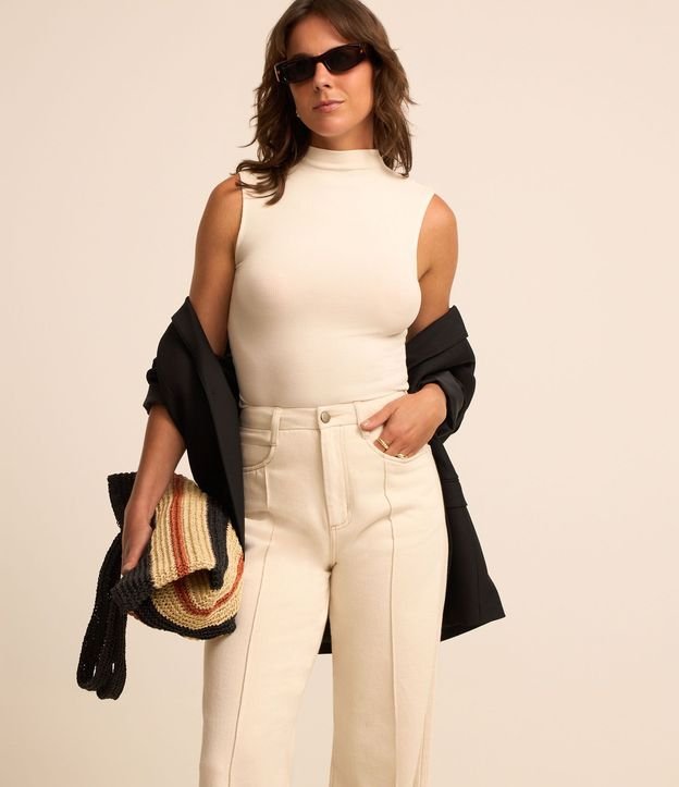 Pantalón Wide Leg en Sarga con Friso Delantero 3