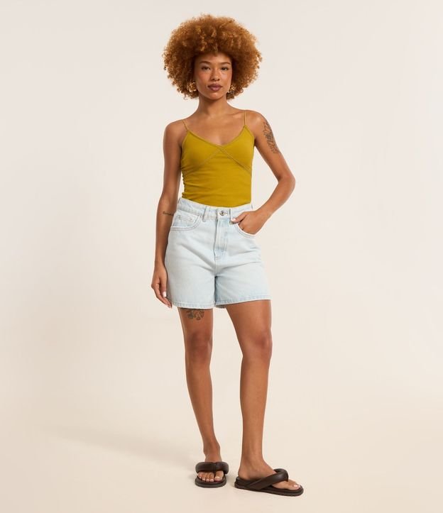 Short Mom Tiro Alto en Jeans con Bolsillos
