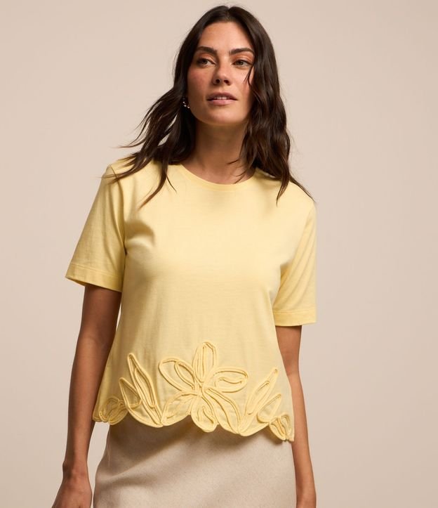 Blusa en Algodón con Flores Bordadas en el Bajo 2