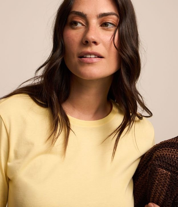 Blusa en Algodón con Flores Bordadas en el Bajo 8