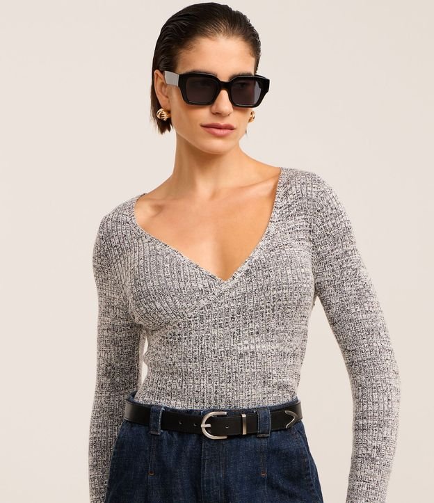 Blusa en Viscosa con Escote V Traspasado 2