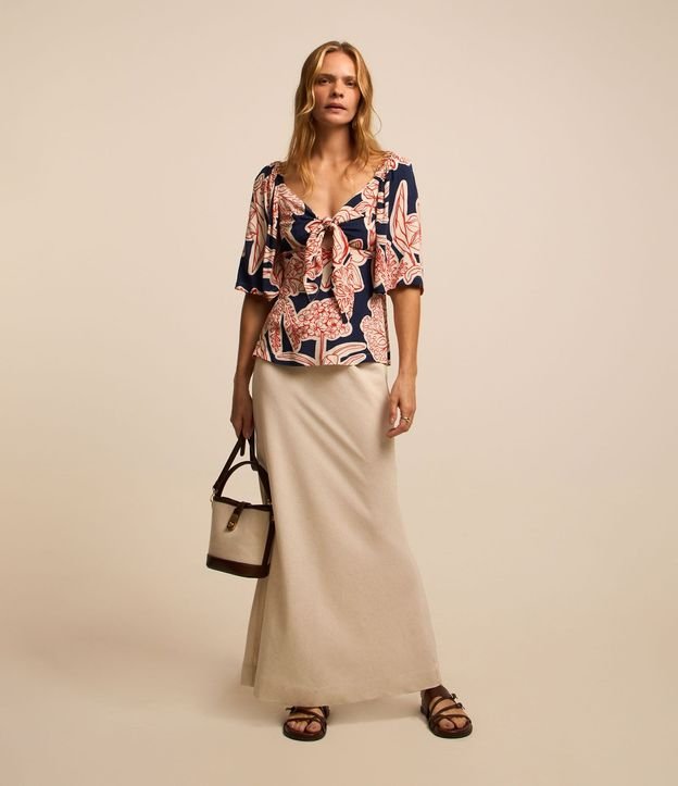 Blusa en Viscolino con Nudo y Follajes Estampadas 2