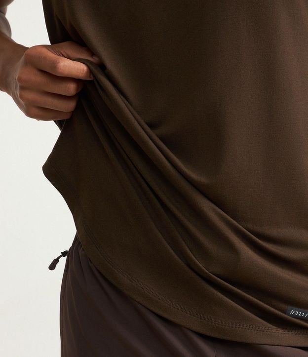 Musculosa Regular Deportiva con Etiqueta en el Bajo y Detalle Contrastante 6