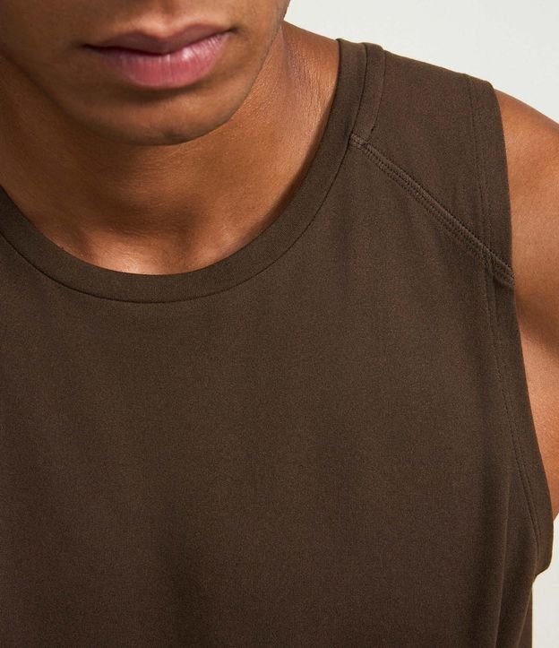 Musculosa Regular Deportiva con Etiqueta en el Bajo y Detalle Contrastante 10