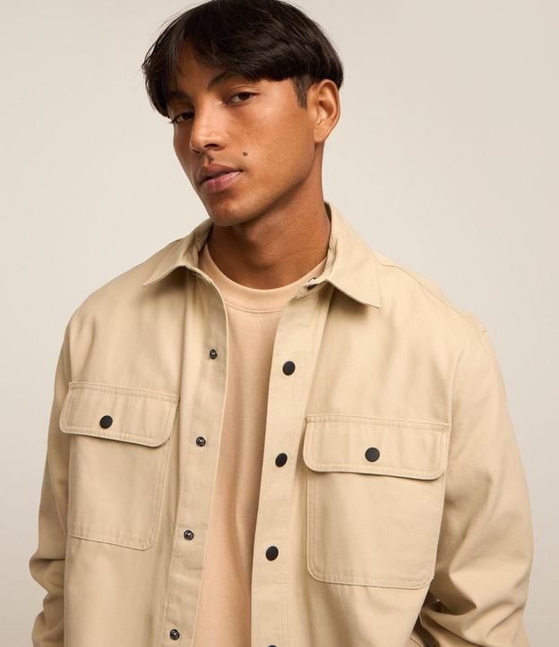 Camisa en Sarga con Botones y Bolsillos 5