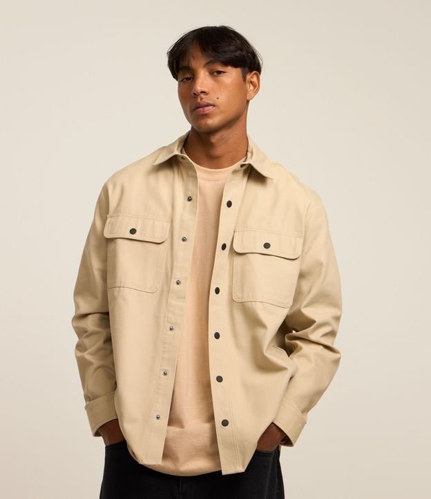 Camisa en Sarga con Botones y Bolsillos 7