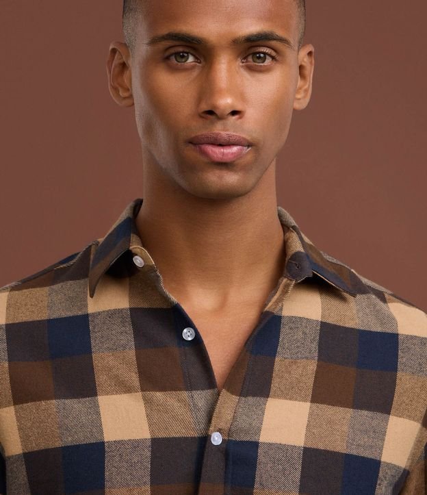 Camisa Comfort en Algodón con Estampado de Cuadros y Mangas Largas 3