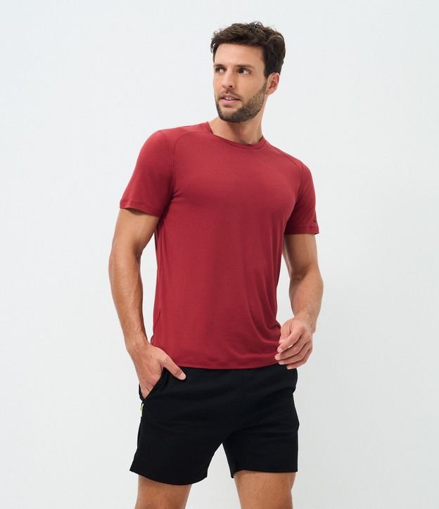 Remera Deportiva con Etiqueta en la Barra y Manga Corta 3