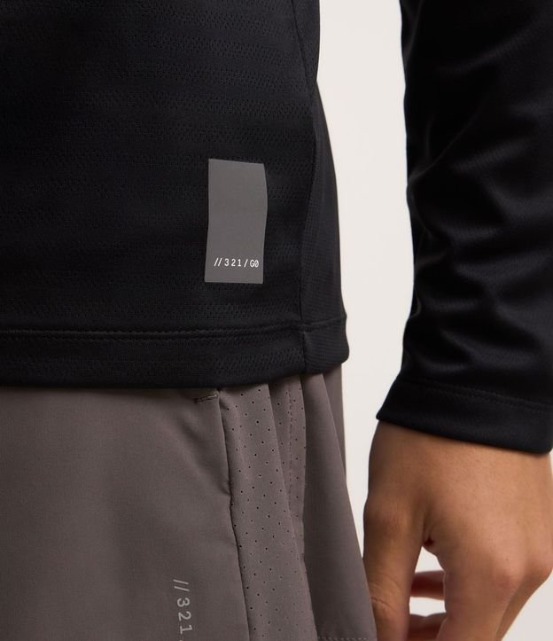 Remera Deportiva en Tecnologia Dry con Estampa Lettering 4