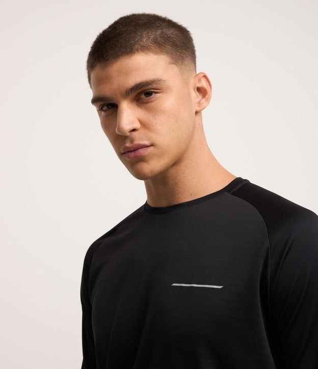 Remera Deportiva en Tecnologia Dry con Estampa Lettering 5