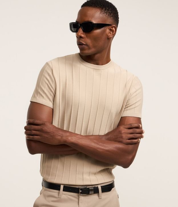 Remera Slim en Viscosa con Textura de Rayas y Manga Corta