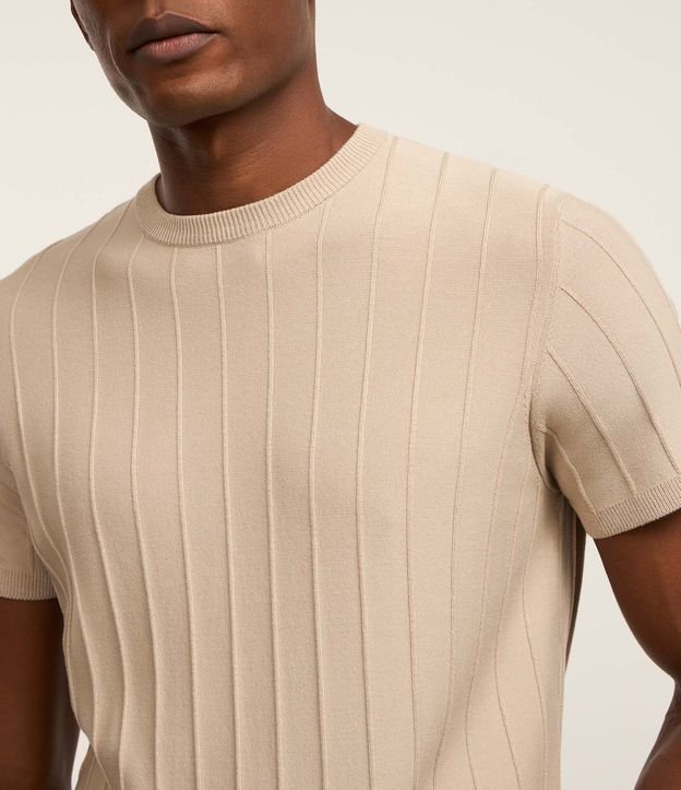 Remera Slim en Viscosa con Textura de Rayas y Manga Corta 3