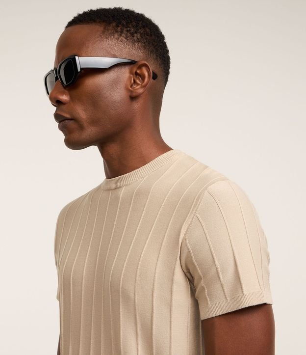 Remera Slim en Viscosa con Textura de Rayas y Manga Corta 4