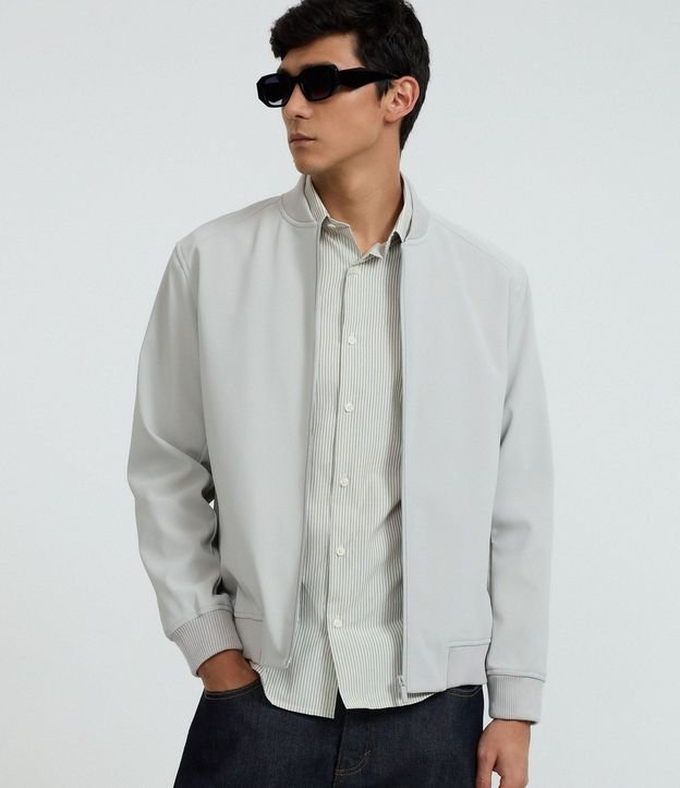 Campera con Tecnologia Repelente al Agua