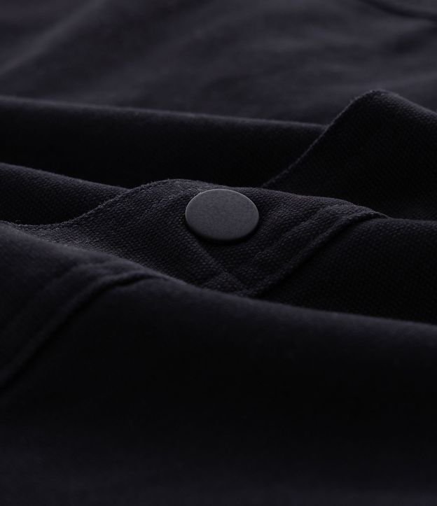 Camisa en Sarga con Botones y Bolsillos 8
