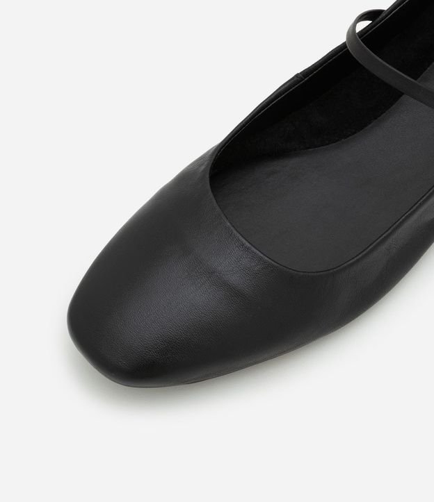 Zapatilla de Cuero con Puntera Cuadrada y Detalle en Hebilla 4
