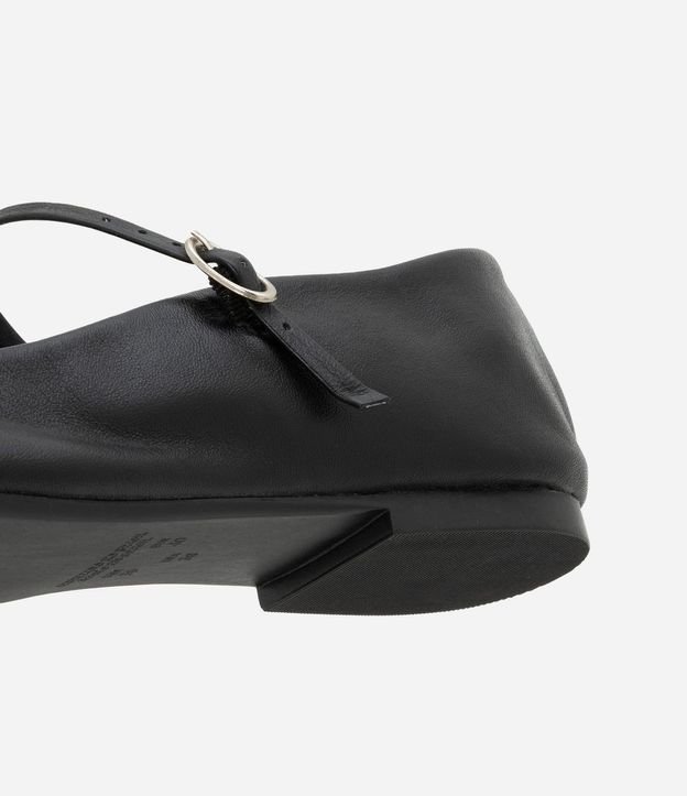 Zapatilla de Cuero con Puntera Cuadrada y Detalle en Hebilla 5
