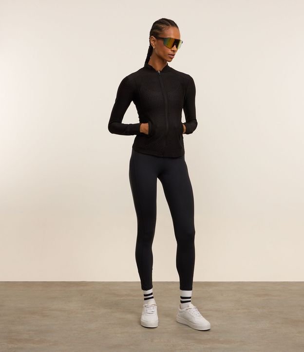 Campera Deportiva en Microfibra con Cuello Padre 2