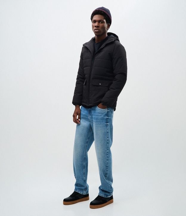 Campera Puffer con Capucha y Bolsillos Cargo 2