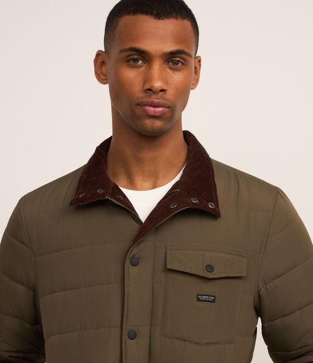 Campera Puffer con Cuello Alto Aterciopelada y Bolsillo Cargo 7