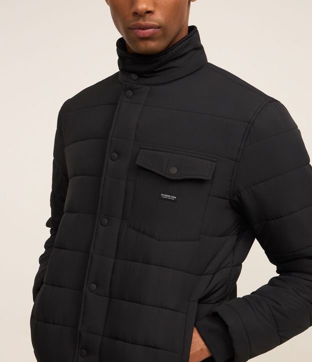 Campera Puffer con Cuello Alto Aterciopelada y Bolsillo Cargo 3
