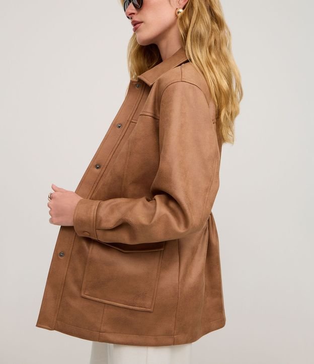 Campera con Bolsillos Delanteros y Elástico en la Espalda 4