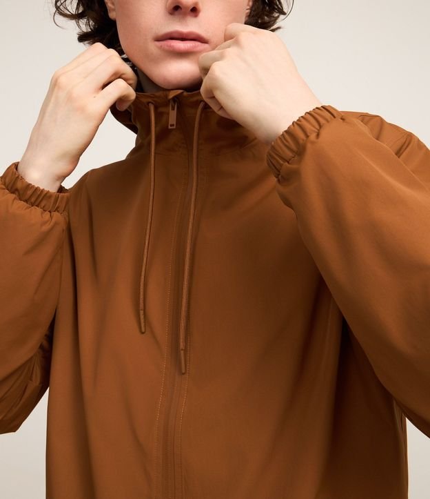 Campera Rompevientos con Capucha y Bolsillo con Cierre 4
